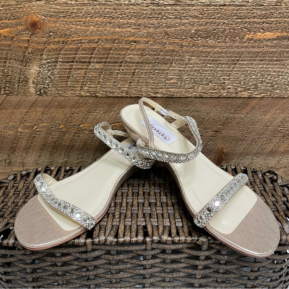 Dyeables Women's Jasmine Champagne Shimmer Wedge Sandal Size 8D